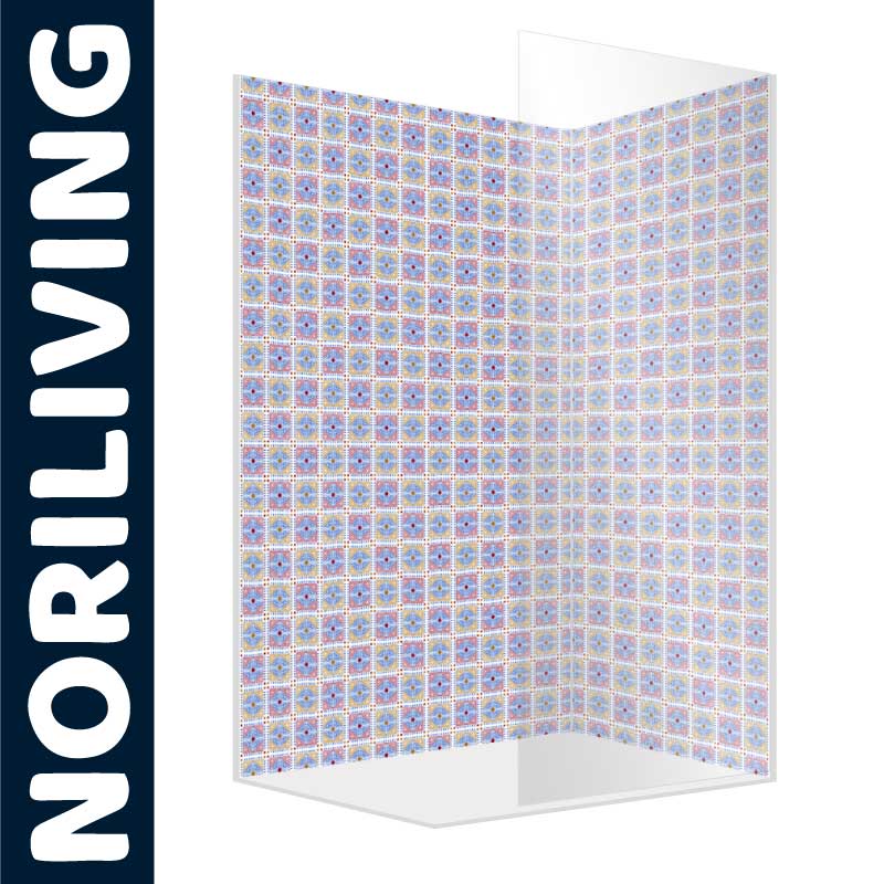 Badezimmer-Rückwand aus Glas mit auffälligem, buntem Mosaikdesign von NORILIVING
